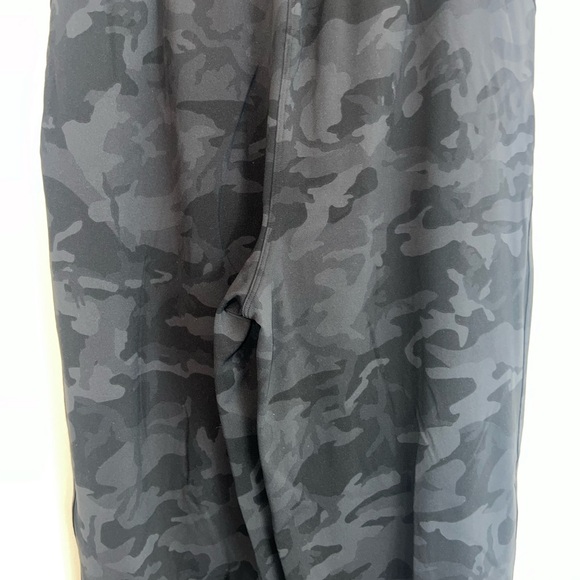 Lululemon Keep Moving camo Pant size 4 - Picture 11 of 13